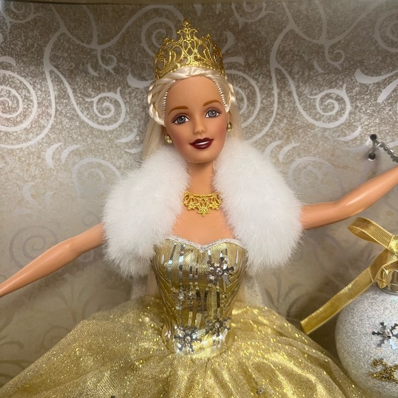 Vintage 2000 Celebration Barbie - Picture 5 of 5